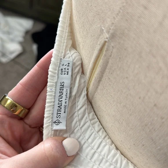 Elegant White Lace Bralette - Picture 2 of 4